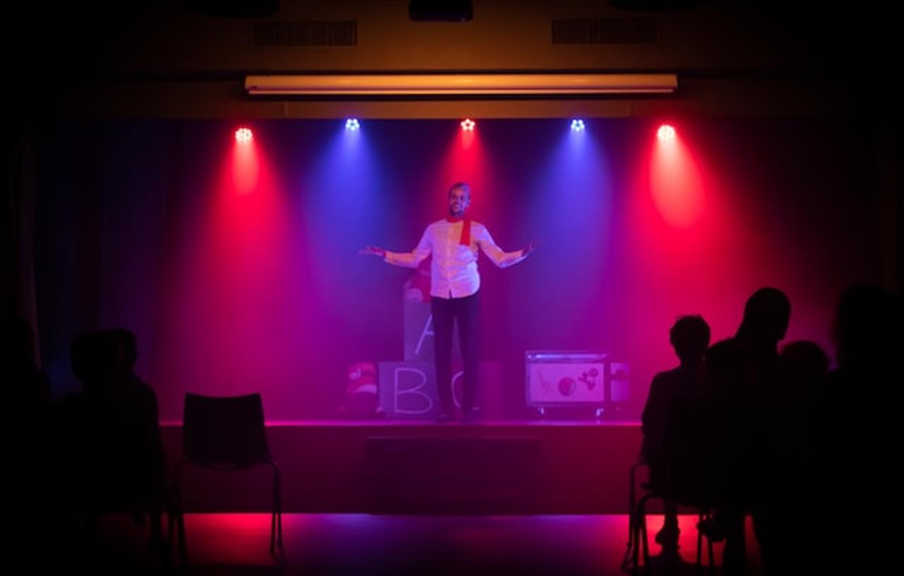 Book en komiker til din næste fest!